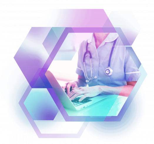 Terveydenhuollon ammattilainen tietokoneella